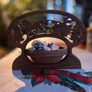 VINTAGE HAND CARVED WOODEN CHRISTMAS SLEIGH RIDE WINTER SCENE CANDY BOWL